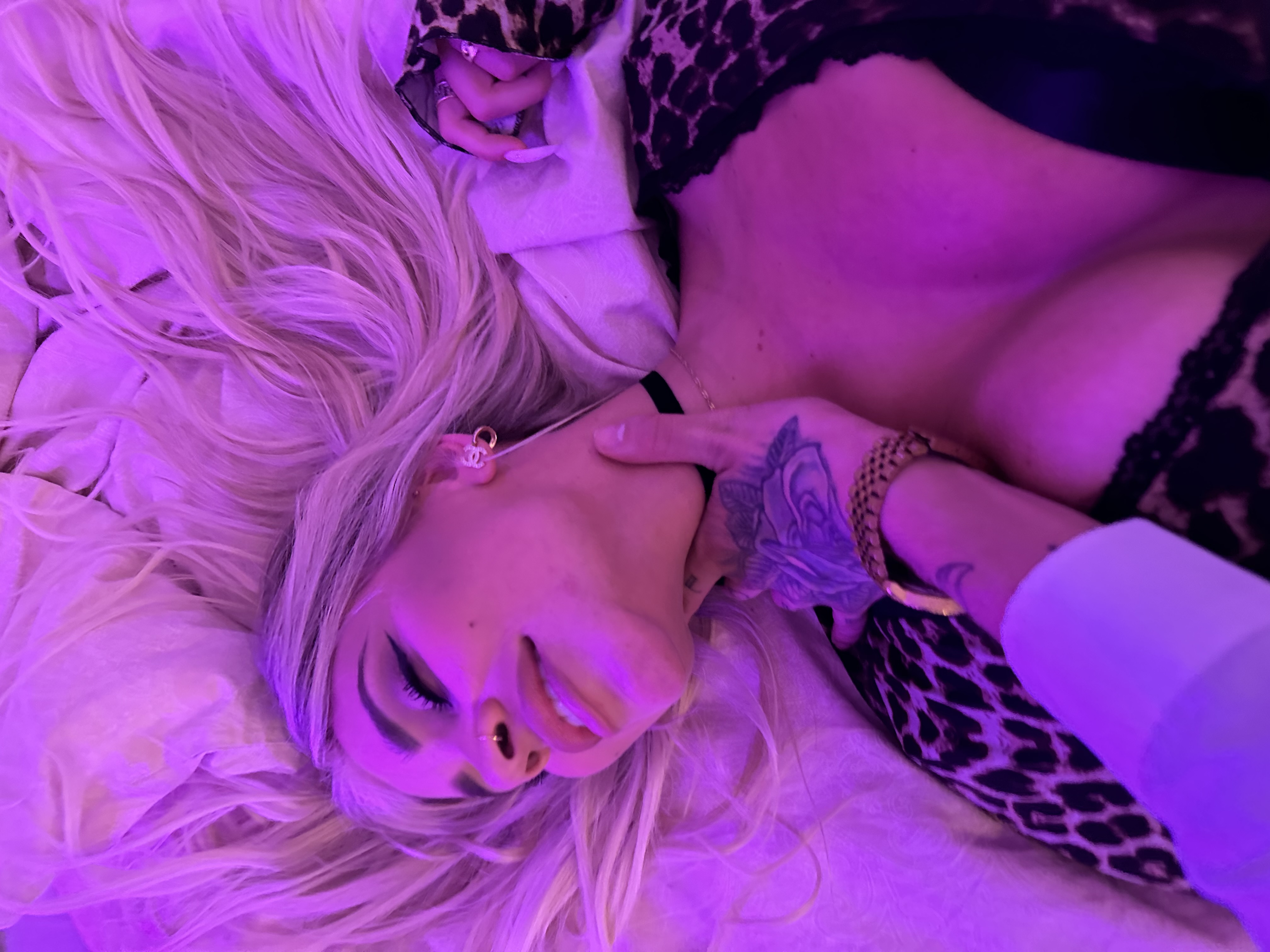 Flychanelle - Nowa seria ujeżdżania !!! Zabawa gołymi balonami z ujeżdżaniem plus twerk w pozycji na pieska 