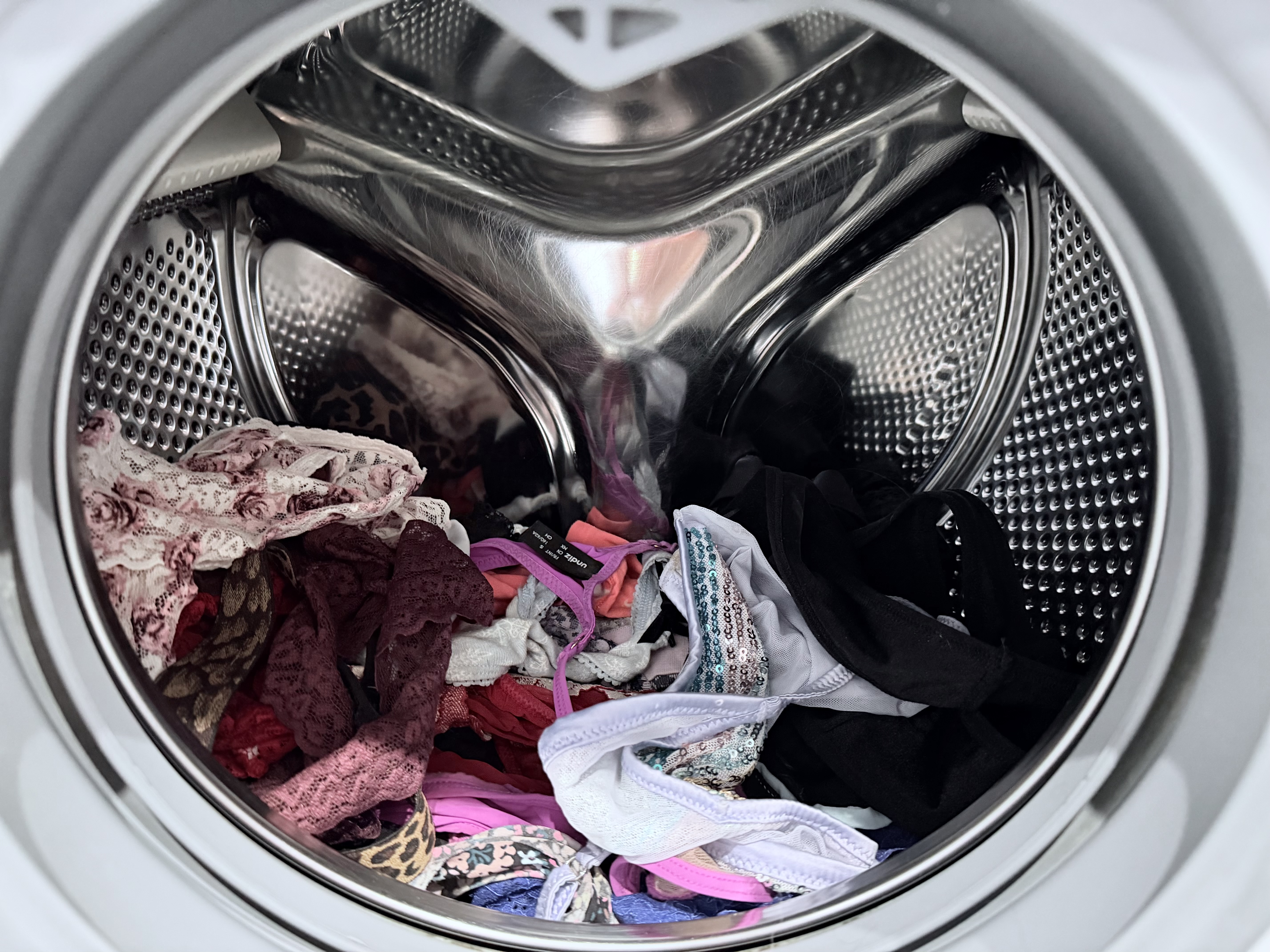 Keiiiti - Przegląd pralki z brudnymi majteczkami 