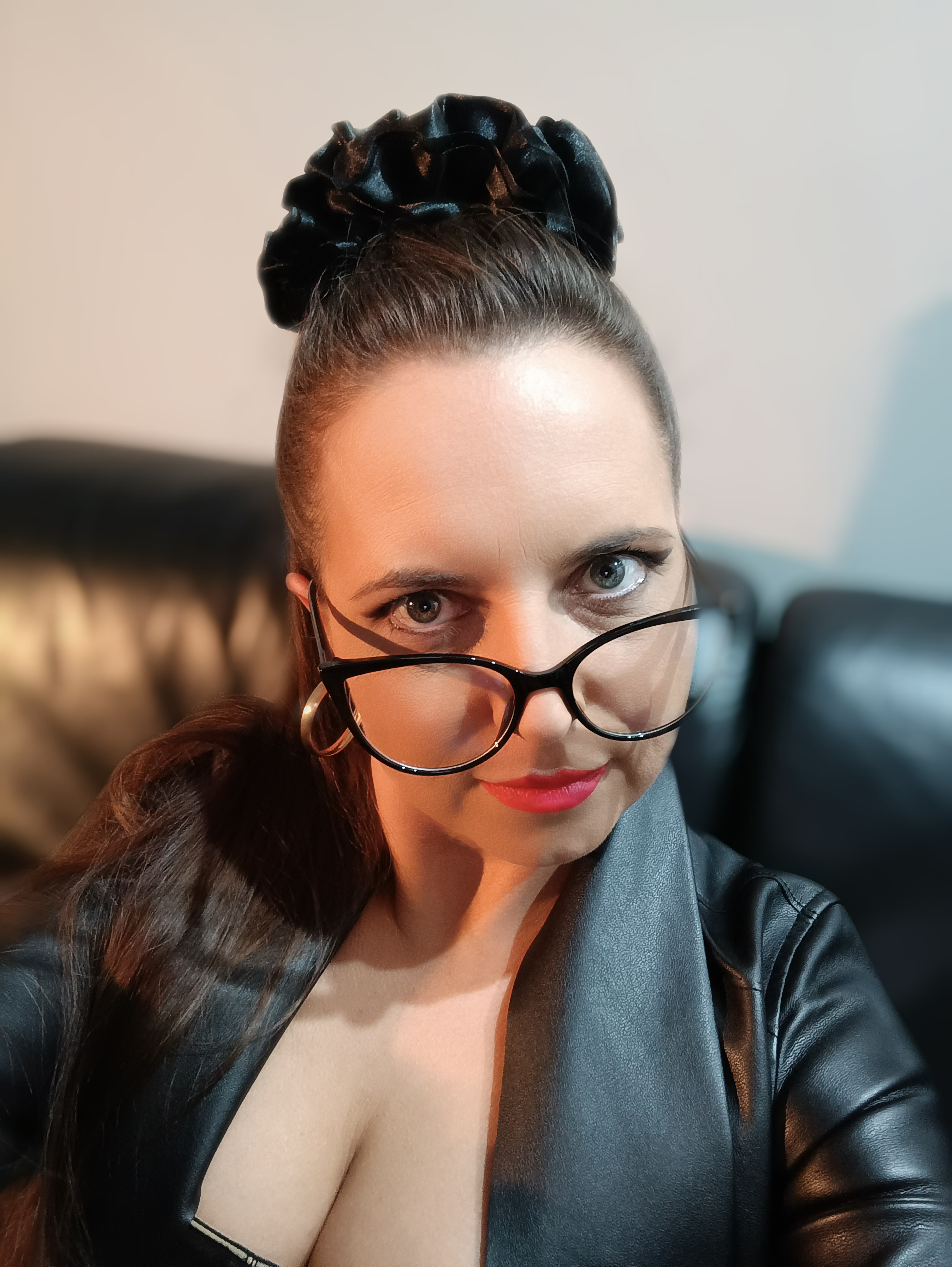 LilianaLanski - Anal w czarnych skórach