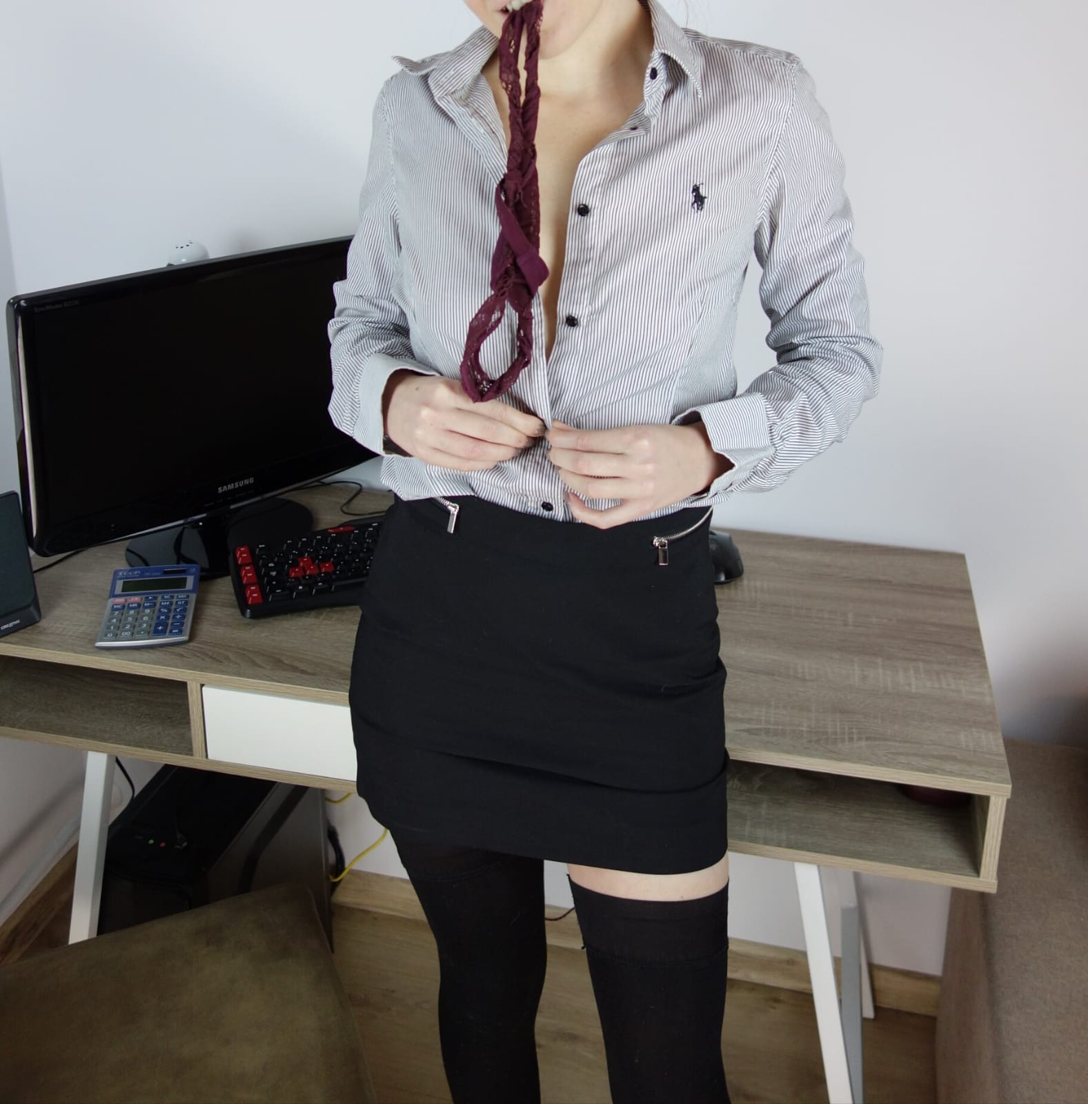 Deluluqueen - Ostre rżnięcie sekretarki w trakcie pracy