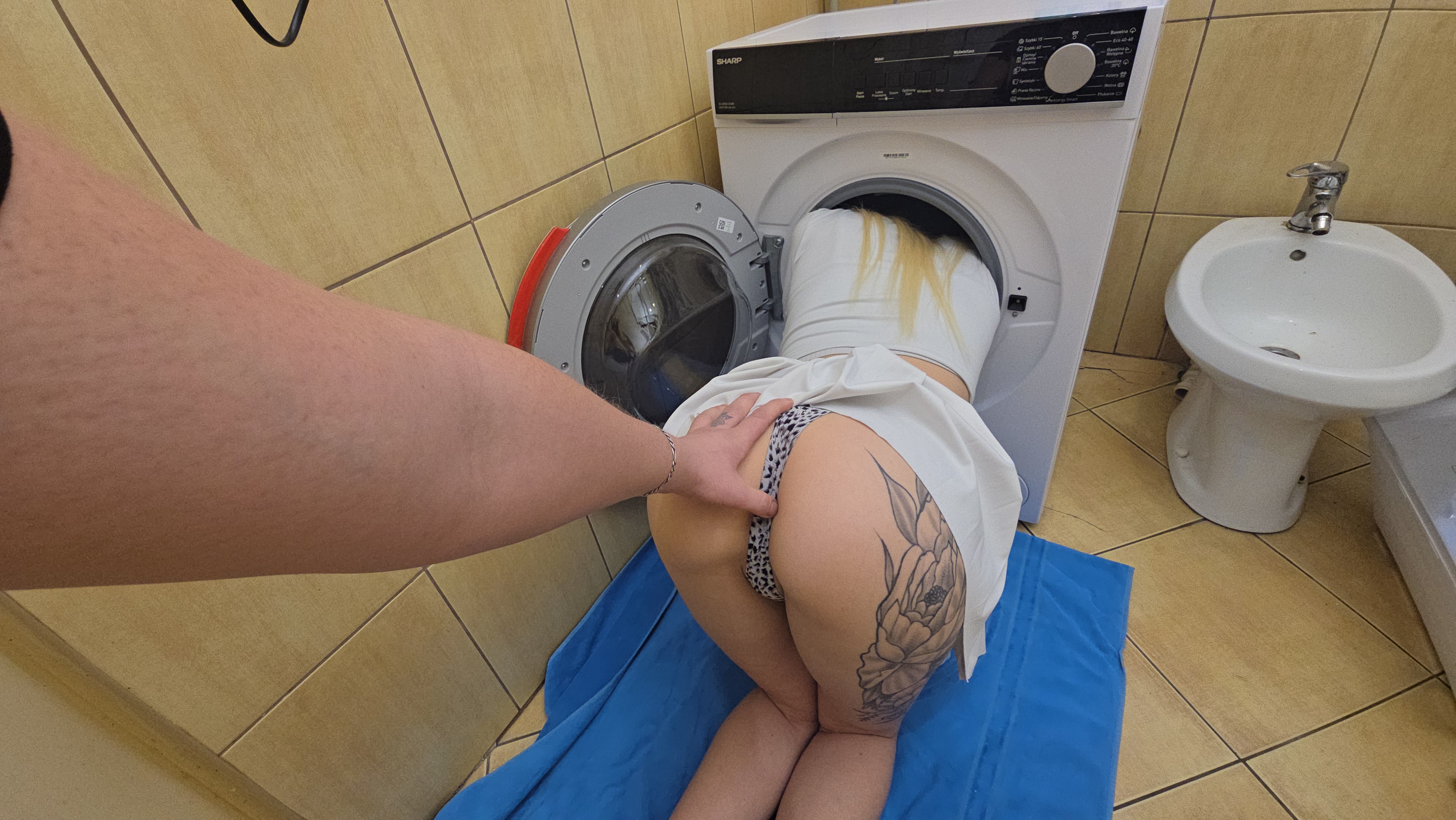 Lushcandyofficiall - Utknęłam w pralce zostałam wyruchana i spuścił mi się do buzi film trwa 14 minut 