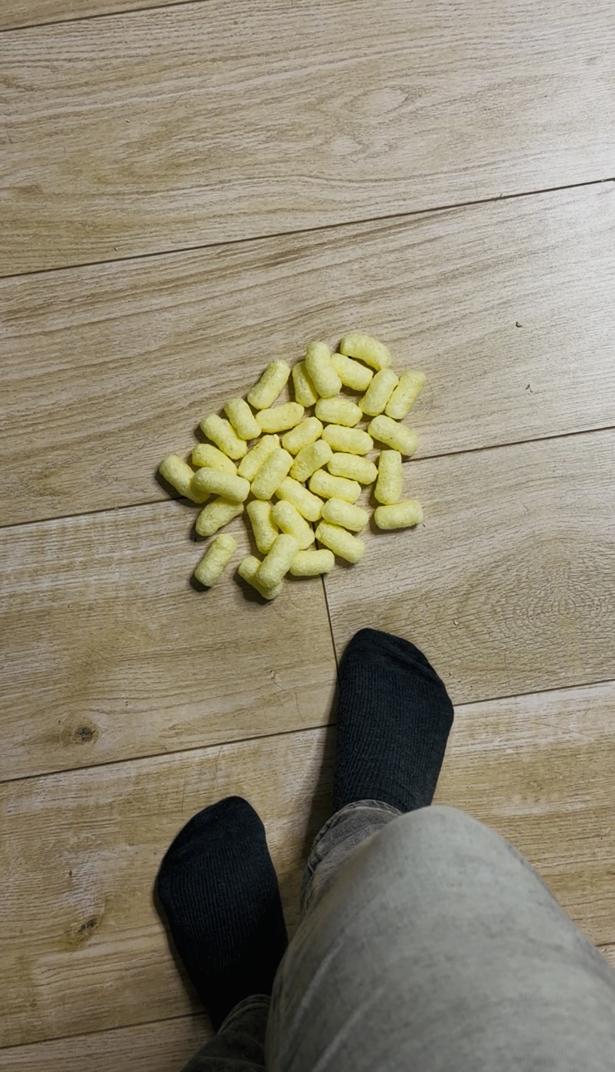 Keiiiti - Deptanie przekąski w przepoconych skarpetkach