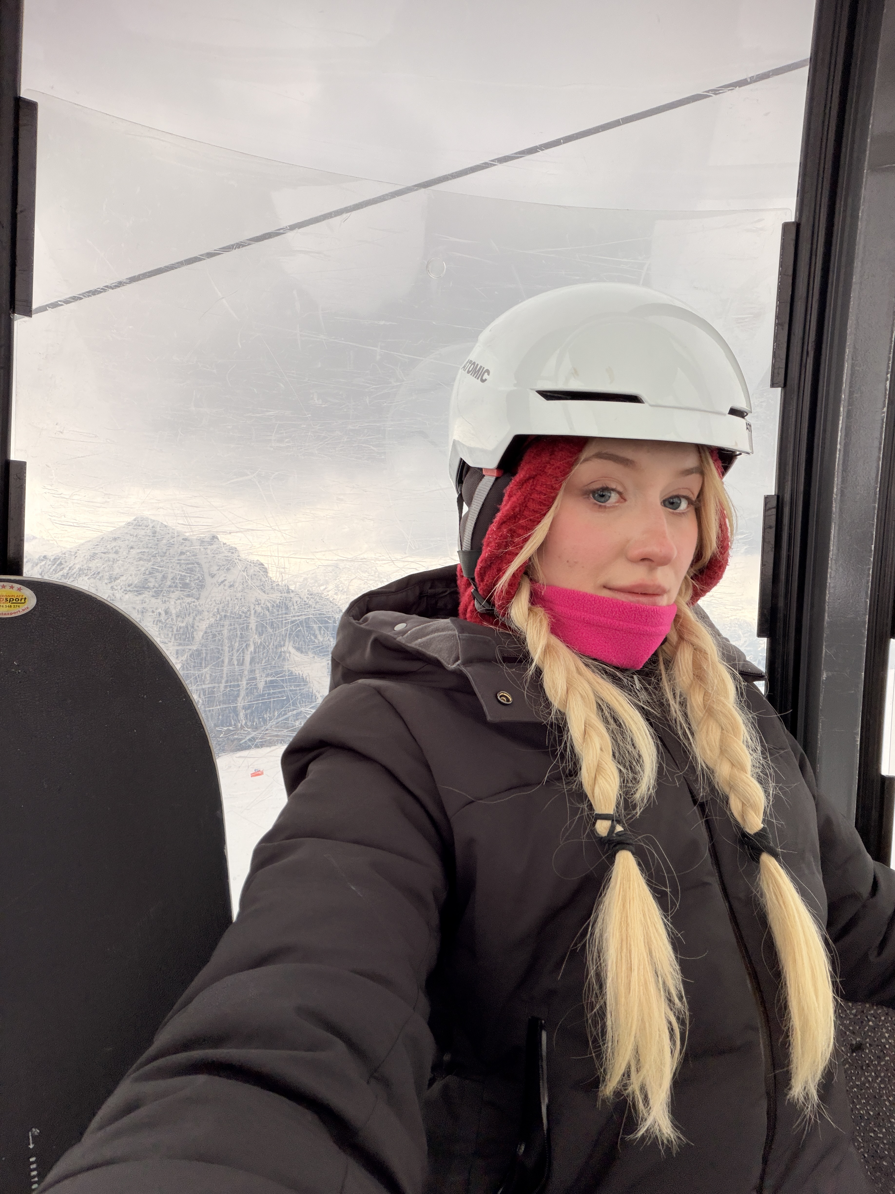 LenaPolanski - Ryzykowny lodzik  z FACIALEM na gondoli narciarskiej ⛰️💦 publiczne obciąganie 🤭