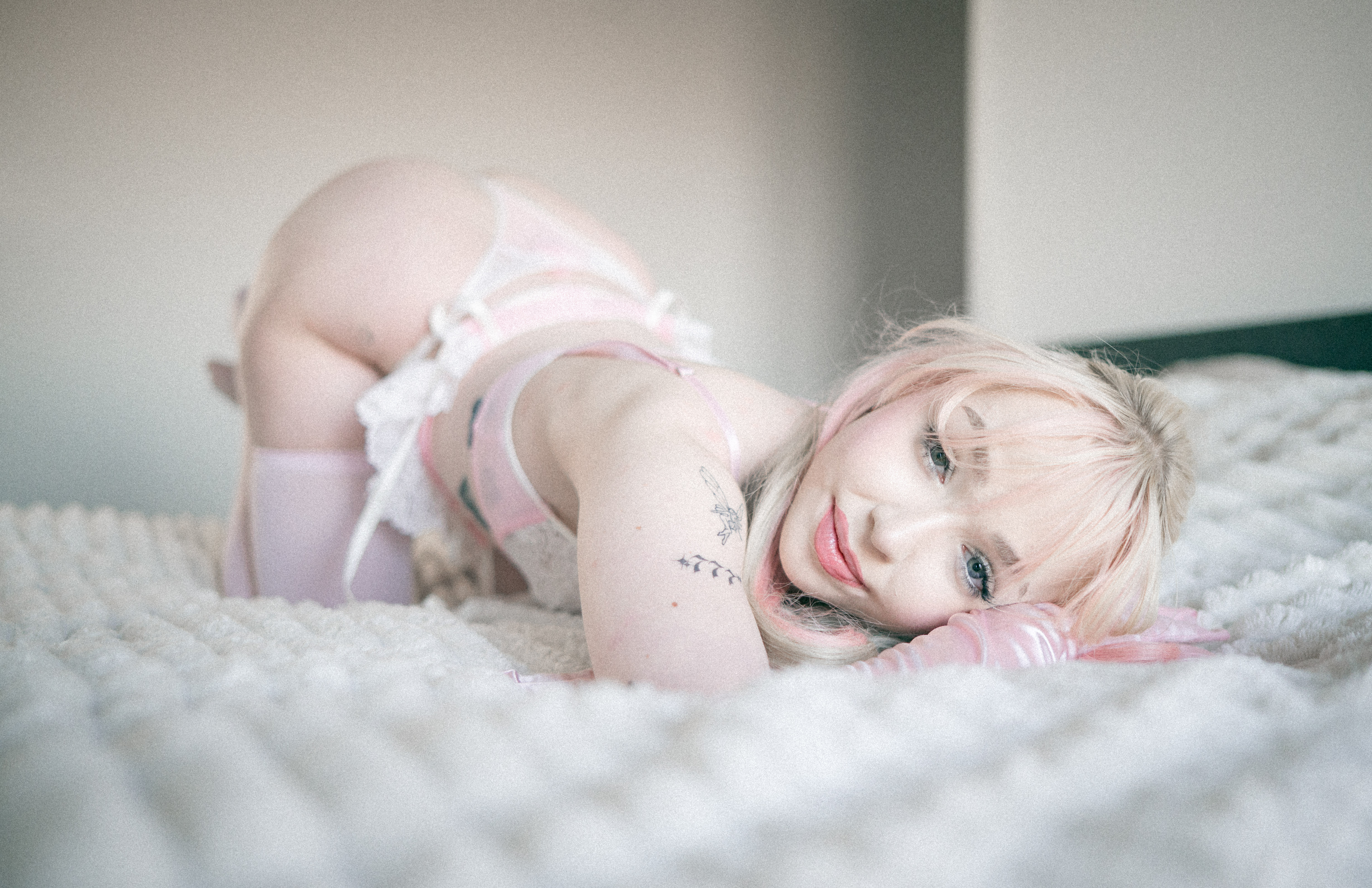 nelaqueenz - Siadanie na gumowym wojowniku i wsadzanie go w... 🙈