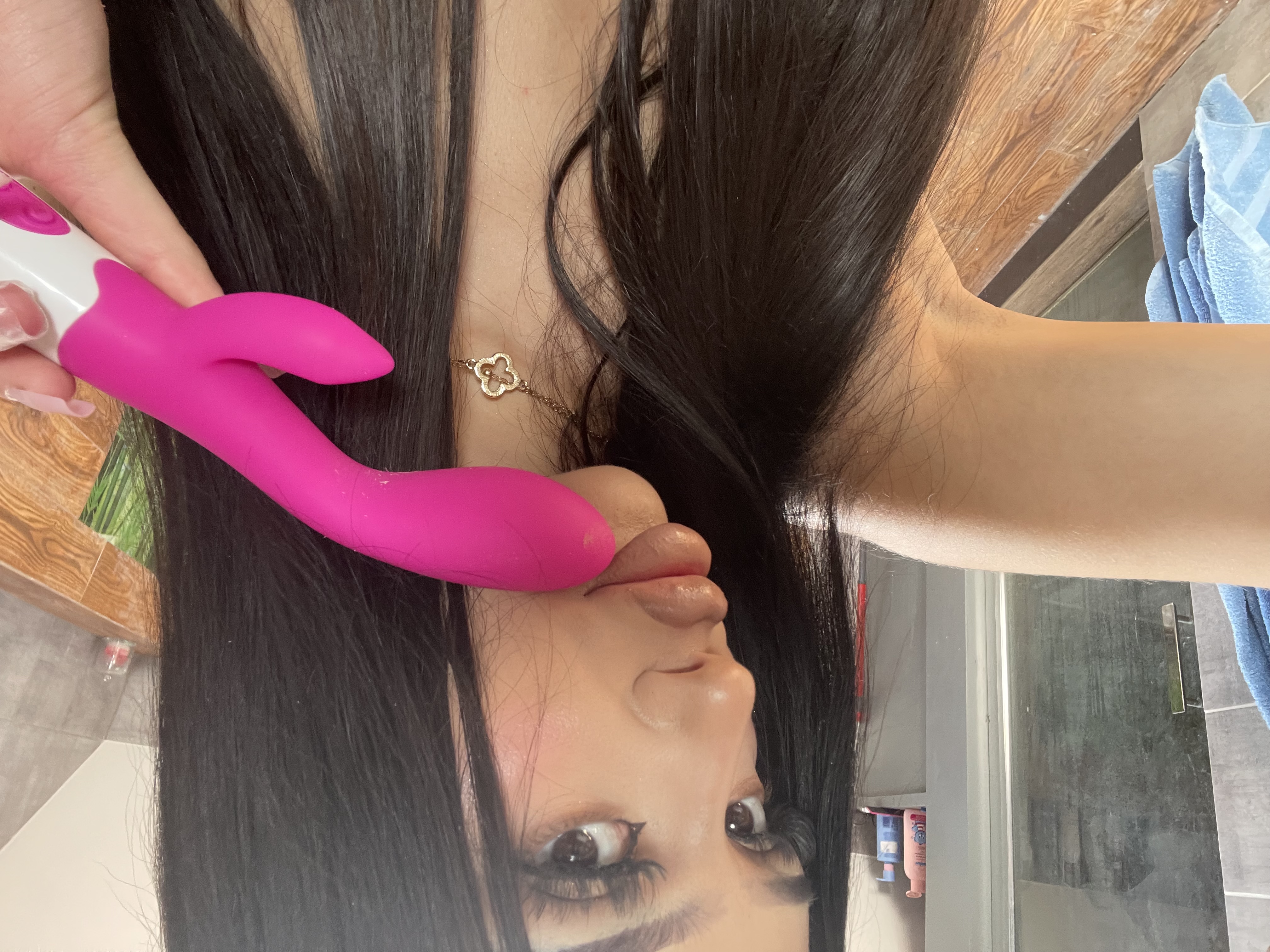 Gaia - Dildo w cipce 🍭wypięta dupka w pończochach 