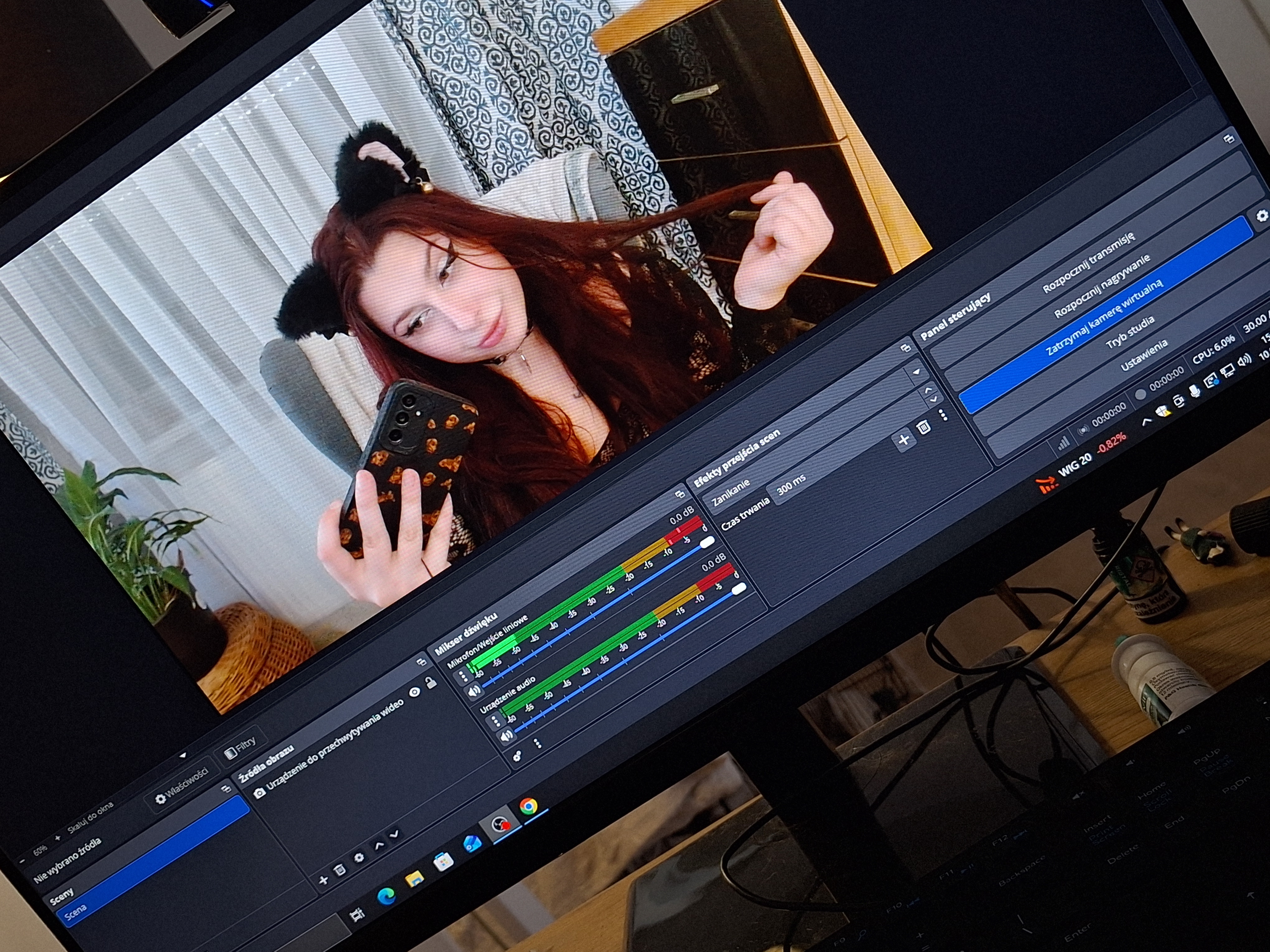 Mavensa - Podglądanie camgirl kończy sie lodem na wizji twarz głos